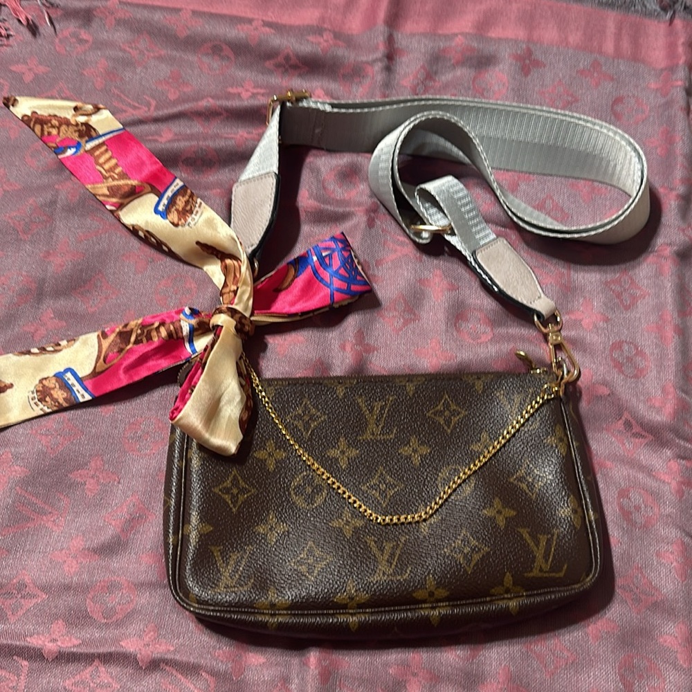 Authentic Louis Vuitton Pochette Bag